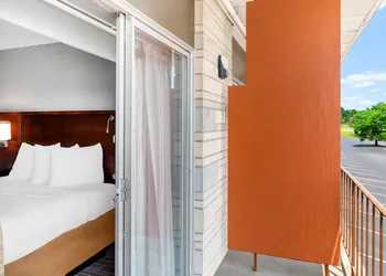 Travelodge by Wyndham Bloomington hotel thumbnail 8