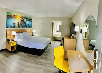 Days Inn by Wyndham Sanford hotel thumbnail 6