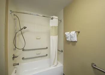 Hampton Inn Cornelia hotel thumbnail 4