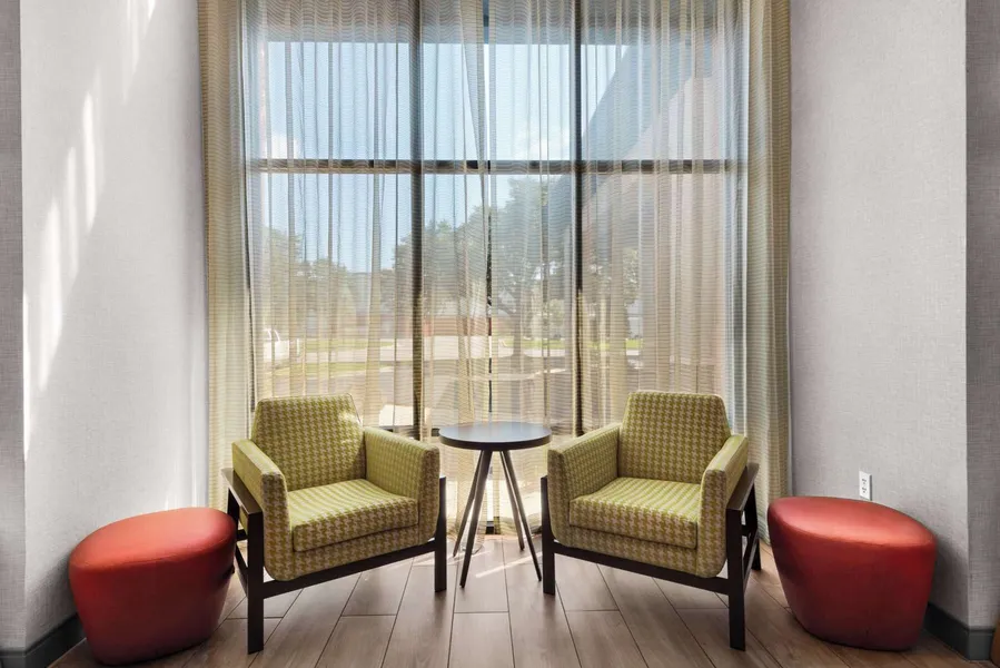Hampton Inn & Suites Pensacola I-10 N at Univ. Town Plaza hotel detail image 2