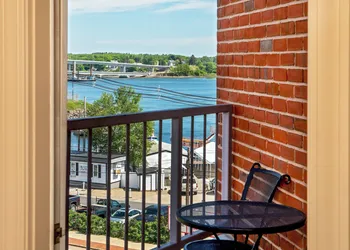 Sheraton Portsmouth Harborside Hotel hotel thumbnail 5