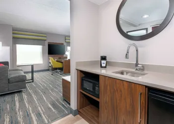 Hampton Inn & Suites Cleveland-Beachwood hotel thumbnail 6