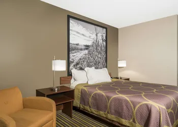 Super 8 by Wyndham St. Cloud hotel thumbnail 6