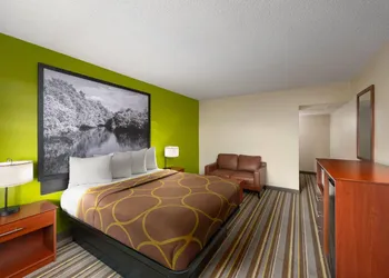 Super 8 by Wyndham Lake City hotel thumbnail 5