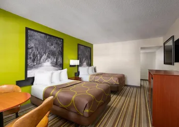 Super 8 by Wyndham Lake City hotel thumbnail 7