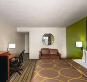 Super 8 by Wyndham Lake City hotel detail image 3
