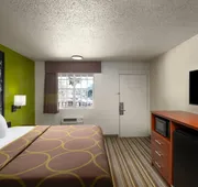 Super 8 by Wyndham Lake City hotel detail image 4