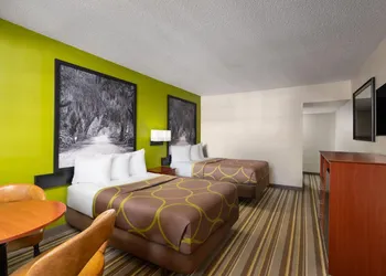 Super 8 by Wyndham Lake City hotel thumbnail 7