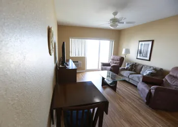 Shoreline Island Resort - Exclusively Adult hotel thumbnail 6