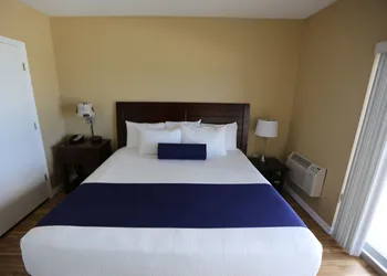 Shoreline Island Resort - Exclusively Adult hotel thumbnail 7