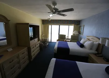Shoreline Island Resort - Exclusively Adult hotel thumbnail 8