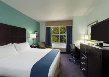 Holiday Inn Express Suites Plant City by IHG hotel thumbnail 3