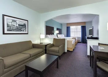 Holiday Inn Express Suites Plant City by IHG hotel thumbnail 5