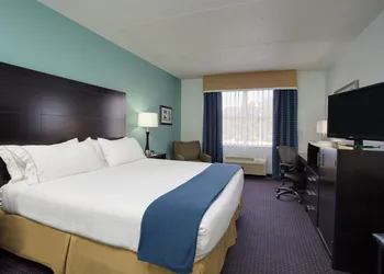Holiday Inn Express Suites Plant City by IHG hotel thumbnail 6