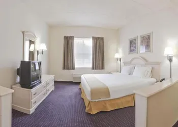 Holiday Inn Express Suites Plant City by IHG hotel thumbnail 8