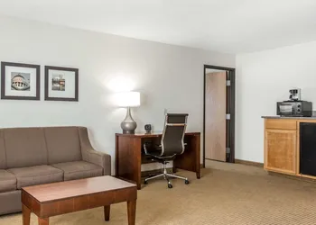 Comfort Suites Downtown Sacramento hotel thumbnail 8