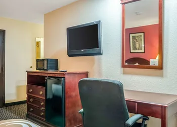 Quality Inn South hotel thumbnail 6
