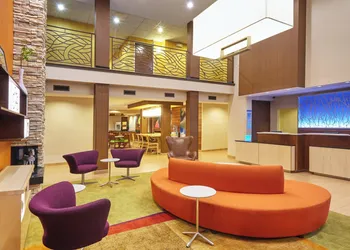 Fairfield Inn & Suites by Marriott Lombard hotel thumbnail 3