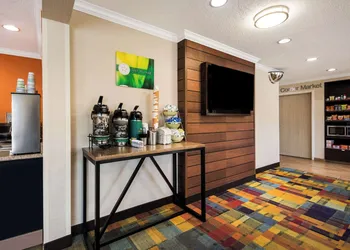 Quality Inn & Suites Bozeman hotel thumbnail 4