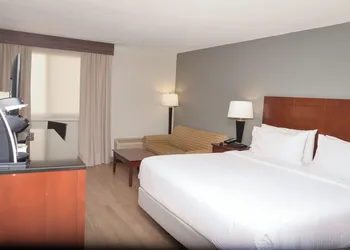 Holiday Inn Blmgtn Arpt South - Mall Area by IHG hotel thumbnail 8
