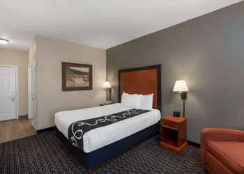 La Quinta Inn & Suites by Wyndham Rifle hotel thumbnail 6