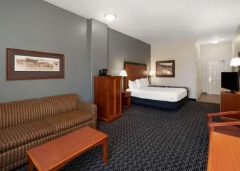 La Quinta Inn & Suites by Wyndham Rifle hotel thumbnail 8