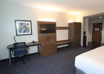 Holiday Inn Express Hotel & Suites Charleston-North by IHG hotel thumbnail 3