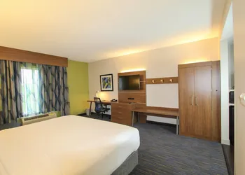 Holiday Inn Express Hotel & Suites Charleston-North by IHG hotel thumbnail 5