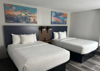 La Quinta Inn & Suites by Wyndham Birmingham Homewood hotel thumbnail 4