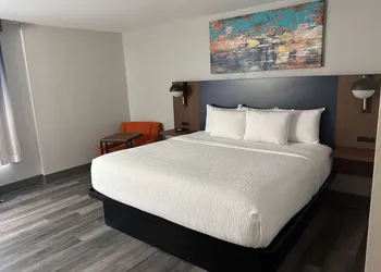 La Quinta Inn & Suites by Wyndham Birmingham Homewood hotel thumbnail 7