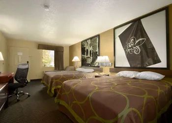 Super 8 by Wyndham Calhoun hotel thumbnail 5