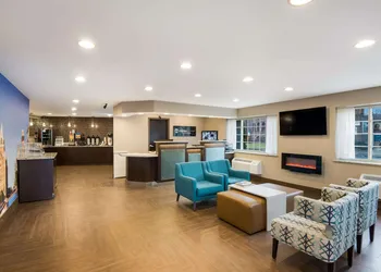 Clarion Pointe Downtown hotel thumbnail 2