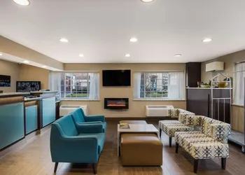 Clarion Pointe Downtown hotel thumbnail 4