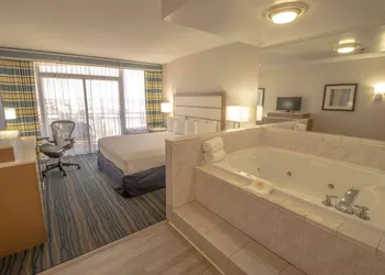 Wyndham Virginia Beach Oceanfront hotel thumbnail 6
