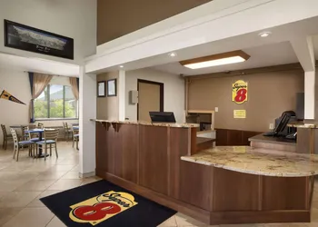 Super 8 by Wyndham Bozeman hotel thumbnail 2
