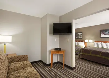 Super 8 by Wyndham Bozeman hotel thumbnail 4