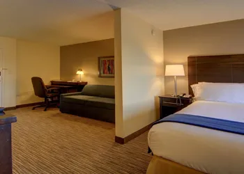 Holiday Inn Express & Suites Alpharetta - Windward Parkway by IHG hotel thumbnail 4