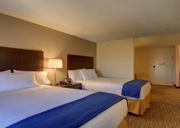 Holiday Inn Express & Suites Alpharetta - Windward Parkway by IHG hotel thumbnail 6