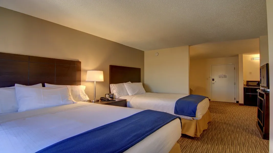 Holiday Inn Express & Suites Alpharetta - Windward Parkway by IHG hotel detail image 6