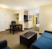 Holiday Inn Express & Suites Alpharetta - Windward Parkway by IHG hotel detail image 7