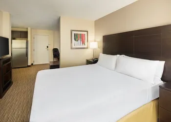 Holiday Inn Express & Suites Alpharetta - Windward Parkway by IHG hotel thumbnail 8