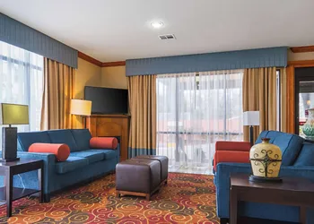 Comfort Suites Lake Charles hotel thumbnail 5
