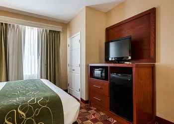 Comfort Suites Lake Charles hotel thumbnail 8