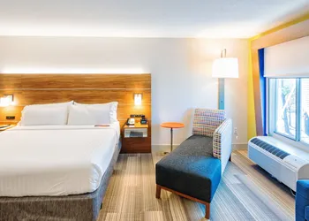 Holiday Inn Express Charleston by IHG hotel thumbnail 4