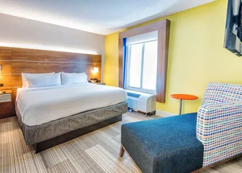 Holiday Inn Express Charleston by IHG hotel thumbnail 6