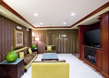 Holiday Inn Express & Suites Woodland Hills by IHG hotel thumbnail 2