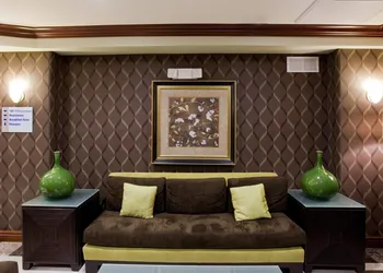 Holiday Inn Express & Suites Woodland Hills by IHG hotel thumbnail 3