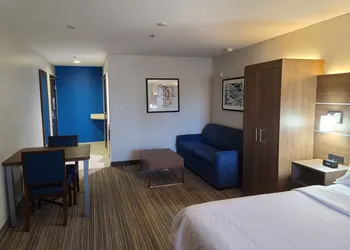 Holiday Inn Express & Suites Woodland Hills by IHG hotel thumbnail 7