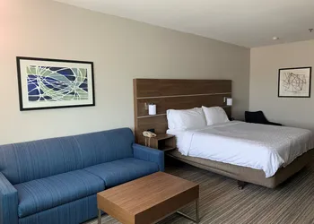 Holiday Inn Express & Suites Woodland Hills by IHG hotel thumbnail 8