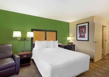 Extended Stay America Suites Cleveland Brooklyn hotel thumbnail 5